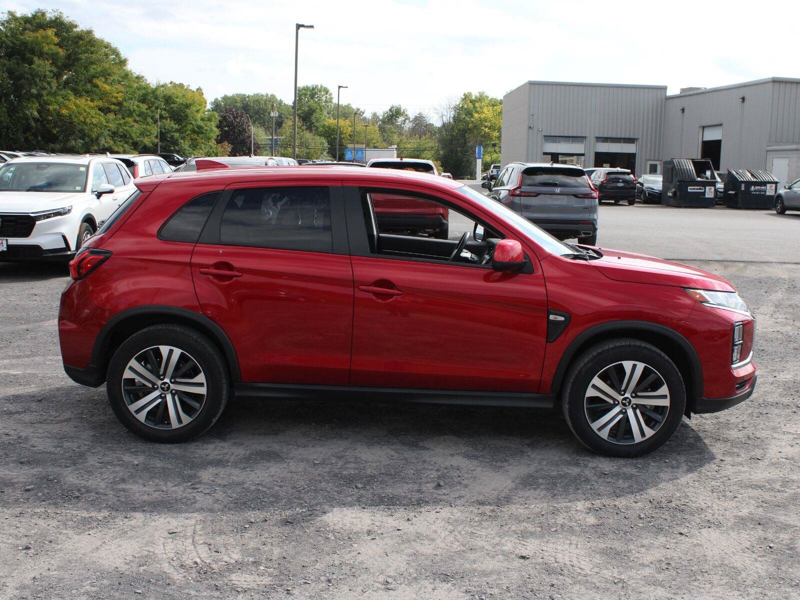 Used 2025 Mitsubishi Outlander Sport ES AWD/4WD image 4