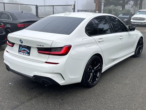 Used 2022 BMW 330i Sedan w/ M Sport Package image 9