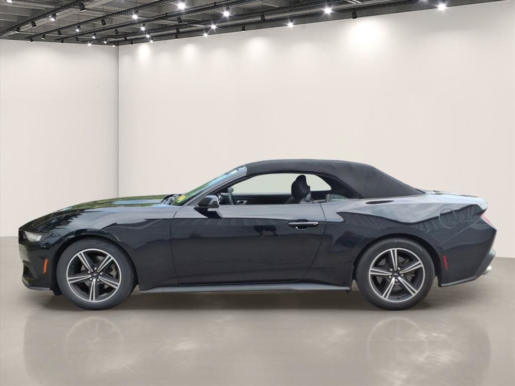 Used 2024 Ford Mustang Convertible RWD image 2