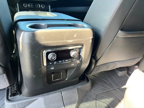 Used 2024 Chevrolet Tahoe Premier AWD/4WD image 21