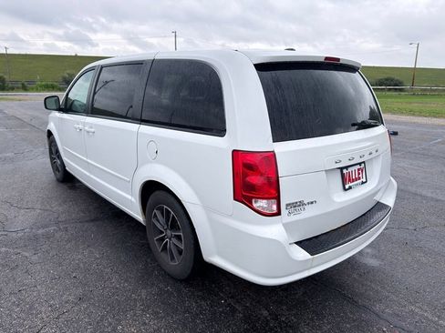 Used 2017 Dodge Grand Caravan SE FWD image 13