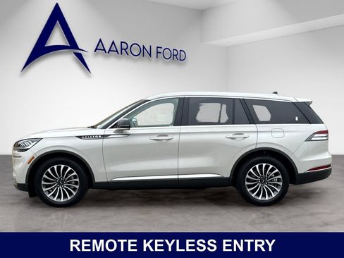 Used 2023 Lincoln Aviator 2WD w/ Premium Package image 3