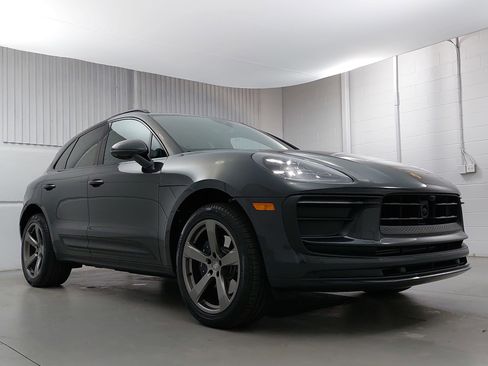 Certified 2025 Porsche Macan image 9