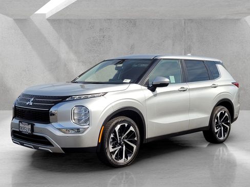 Used 2024 Mitsubishi Outlander SE image 8