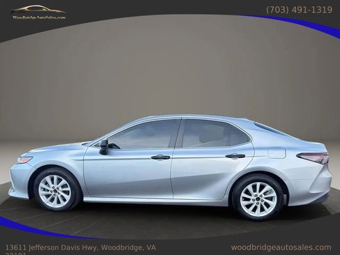 Used 2022 Toyota Camry LE image 3