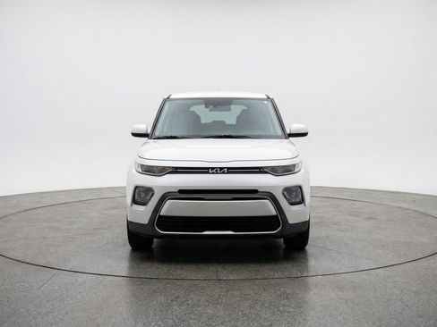 Used 2025 Kia Soul LX w/ LX Technology Package image 2