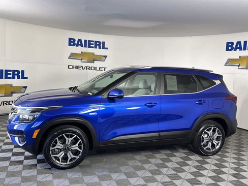 Used 2022 Kia Seltos EX image 2