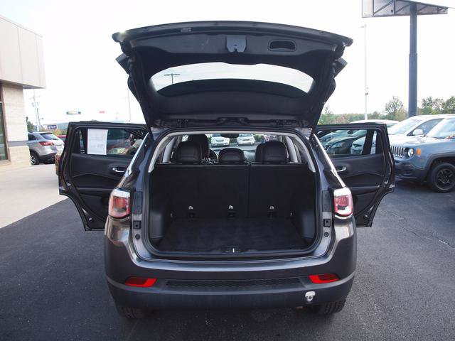 Used 2018 Jeep Compass Latitude w/ Popular Equipment Group FWD image 5
