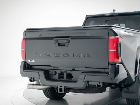Used 2025 Toyota Tacoma SR5 AWD/4WD image 15