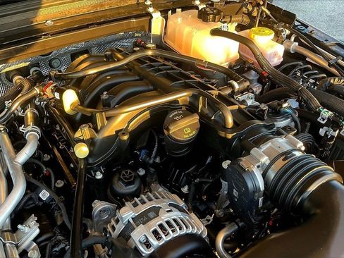 Used 2025 Jeep Wrangler Unlimited Rubicon w/ Technology Group image 37