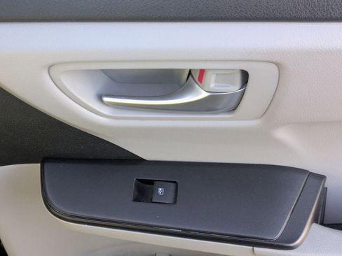 Used 2017 Toyota Camry SE image 28