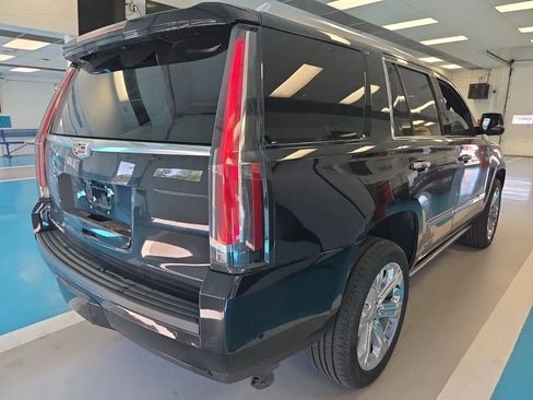 Used 2018 Cadillac Escalade Platinum AWD/4WD image 8