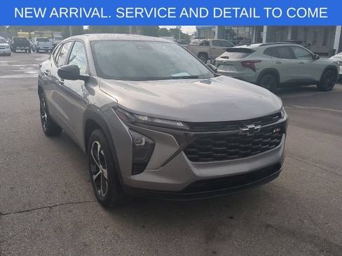 Used 2024 Chevrolet Trax RS FWD image 9
