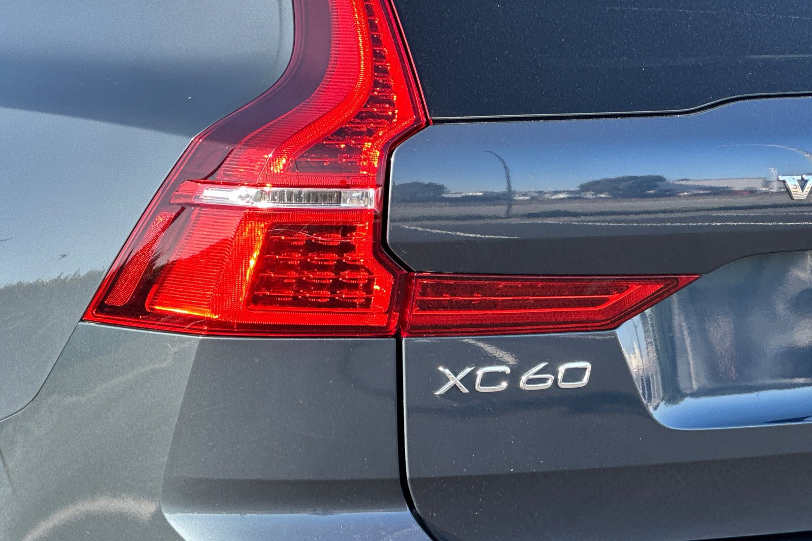 Used 2022 Volvo XC60 T8 Inscription w/ Advanced Package AWD/4WD image 35