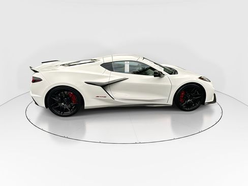 Used 2024 Chevrolet Corvette Z06 w/ Stealth Interior Trim Package RWD image 9