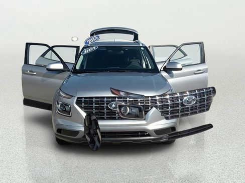 Used 2023 Hyundai Venue SEL w/ Cargo Package FWD image 9