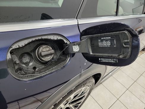 Used 2025 Mercedes-Benz E 450 4MATIC All-Terrain Wagon image 17