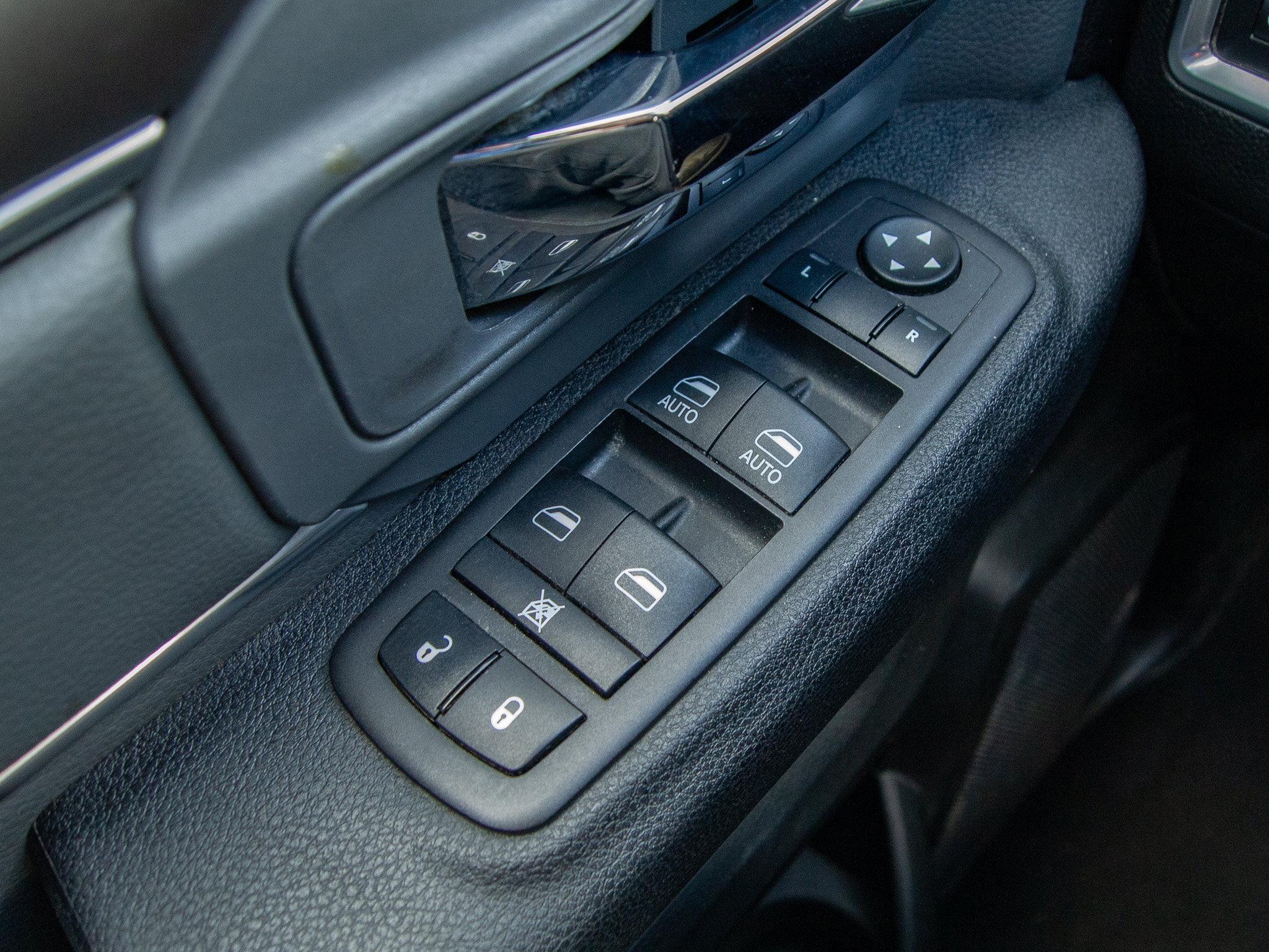 Used 2024 RAM 1500 Classic SLT AWD/4WD image 12
