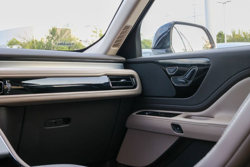 Certified 2022 Lincoln Aviator AWD w/ Premium Package image 11