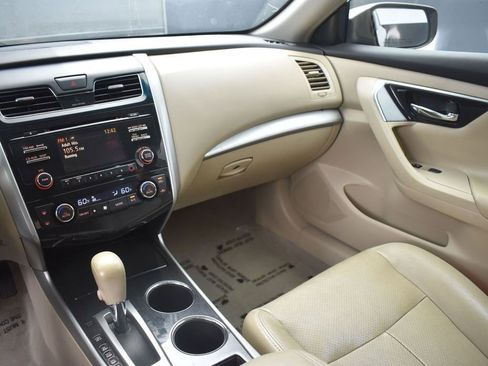 Used 2013 Nissan Altima 2.5 SV image 31