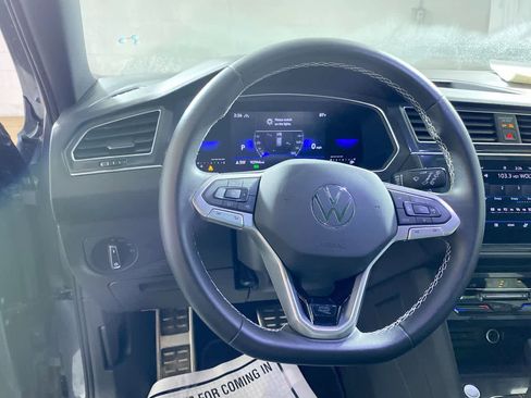 Used 2023 Volkswagen Tiguan SE R-Line image 16