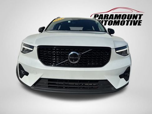Used 2024 Volvo XC40 B5 Plus w/ Climate Package image 2