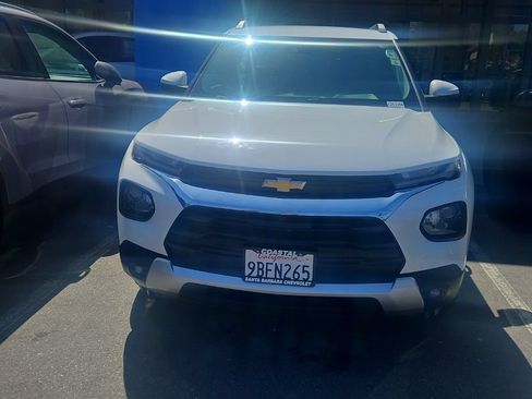 Used 2022 Chevrolet TrailBlazer LT w/ Convenience Package FWD image 2
