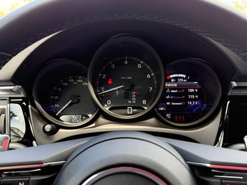 Certified 2025 Porsche Macan image 16