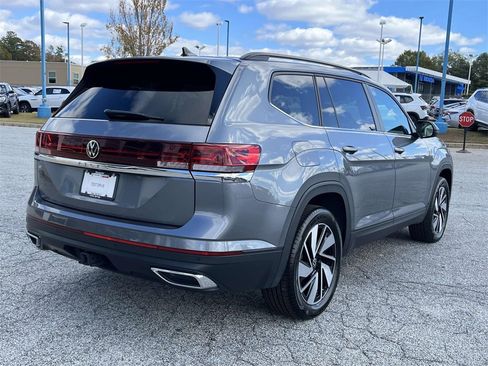 Certified 2025 Volkswagen Atlas SE image 3