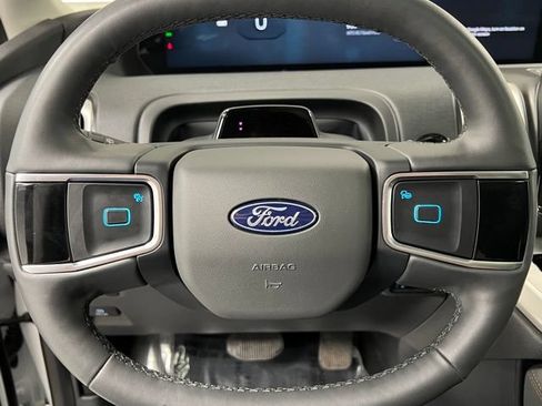 Used 2025 Ford Expedition Active AWD/4WD image 26