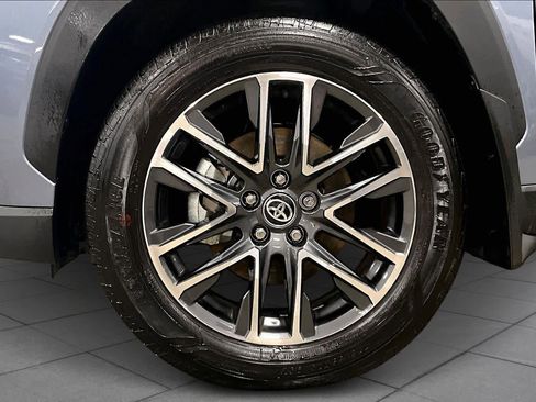 Used 2026 Toyota Corolla Cross XLE w/ Convenience Package image 11