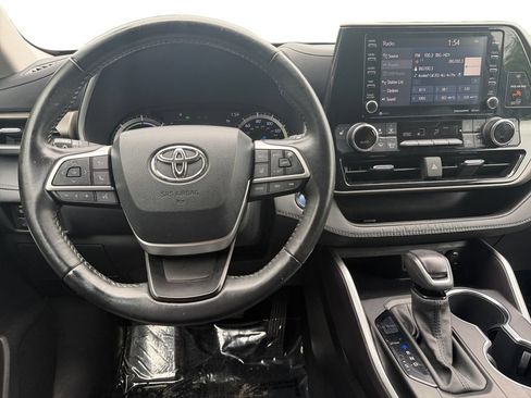 Used 2022 Toyota Highlander XLE AWD/4WD image 10
