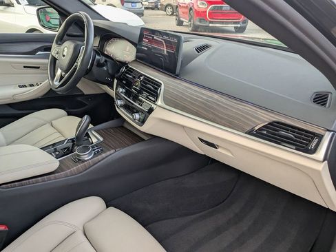 Used 2021 BMW 530i xDrive 530i xDrive w/ Premium Package image 27