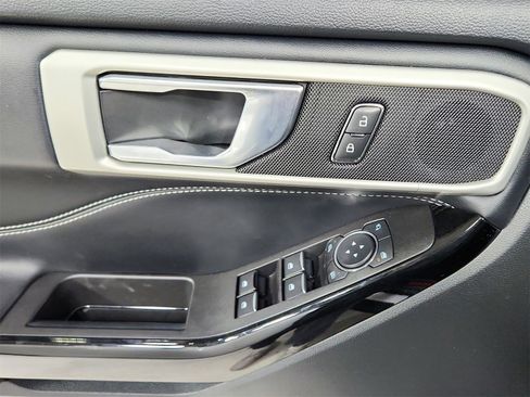 Used 2022 Ford Explorer ST image 32