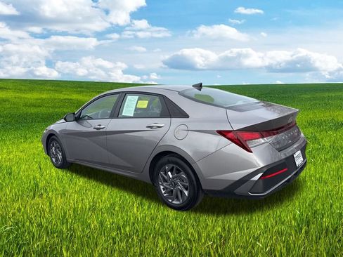 Used 2024 Hyundai Elantra SEL image 8