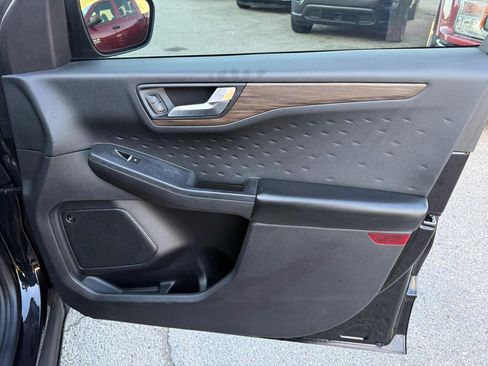 Used 2020 Ford Escape Titanium AWD/4WD image 27