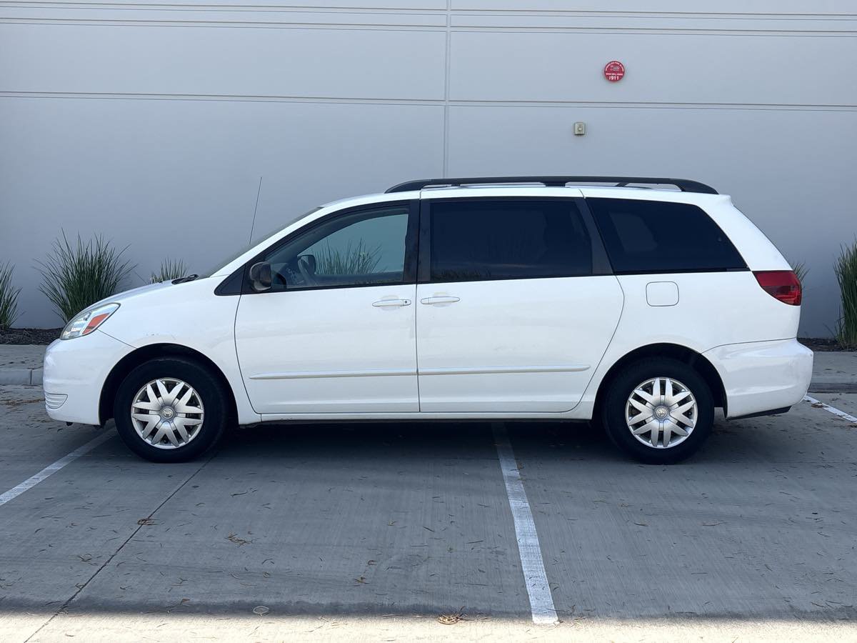 Used 2005 Toyota Sienna LE w/ LE Pkg 1 FWD image 4