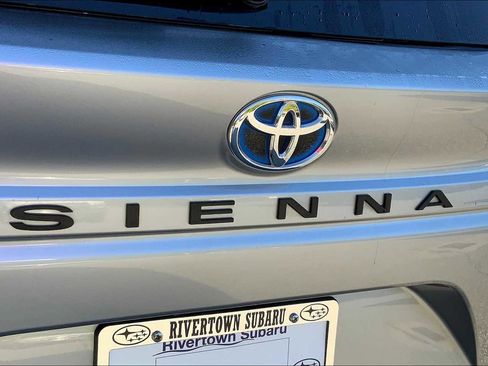 Used 2024 Toyota Sienna XLE image 30