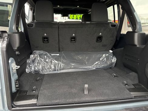 Used 2025 Jeep Wrangler Willys image 19