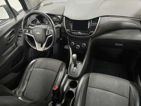 Used 2020 Chevrolet Trax LT w/ LT Convenience Package image 18