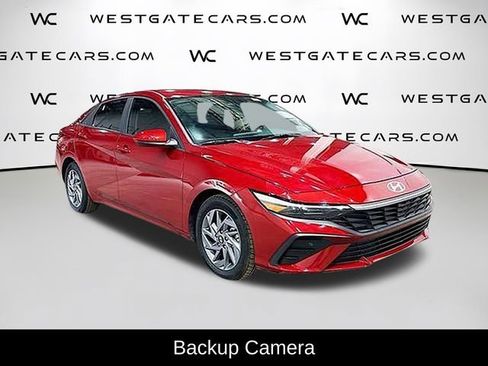 Used 2024 Hyundai Elantra SEL image 2