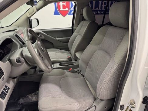 Used 2019 Nissan Frontier SV image 7