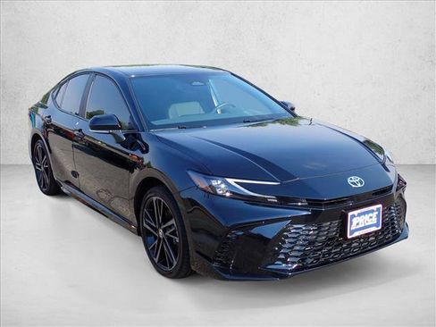 Used 2025 Toyota Camry XSE AWD/4WD image 6