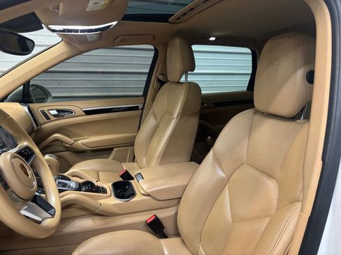 Used 2017 Porsche Cayenne Platinum Edition image 9