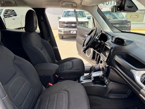 Used 2019 Jeep Renegade Latitude w/ Cold Weather Group AWD/4WD image 34