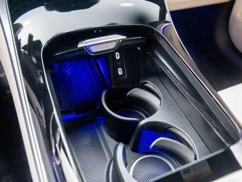 Used 2025 Mercedes-Benz GLC 350e 4MATIC image 22