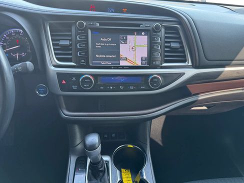 Used 2019 Toyota Highlander Limited Platinum w/ Carpet Mat Package (TMS) AWD/4WD image 22