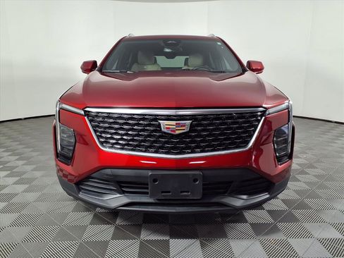 Certified 2024 Cadillac XT4 Luxury w/ Cold Weather Package image 2