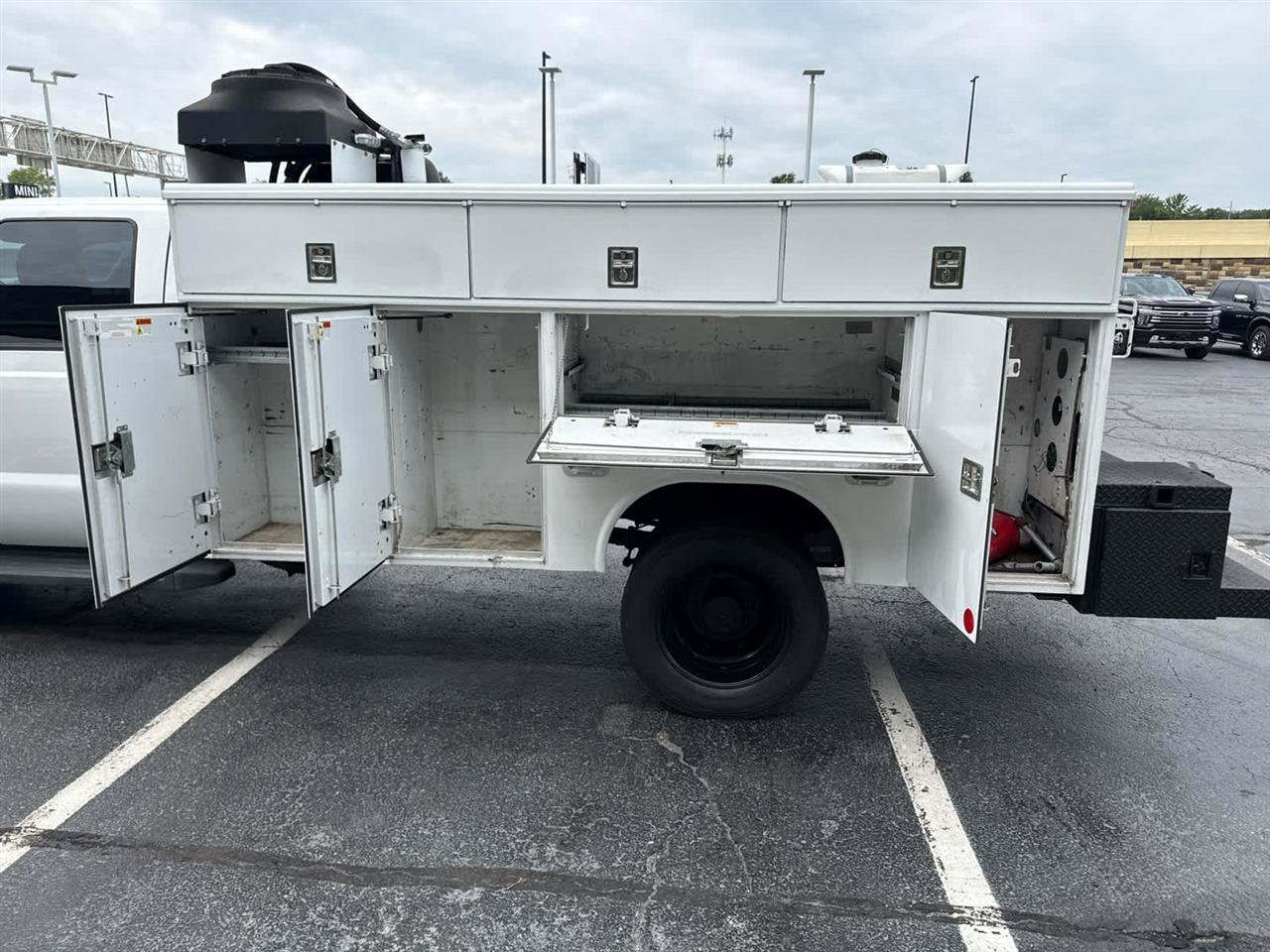 Used 2016 Ford F550 2WD Crew Cab Super Duty image 16