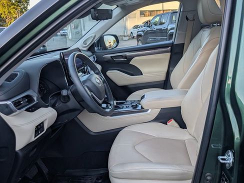 Used 2023 Toyota Highlander Platinum AWD/4WD image 13